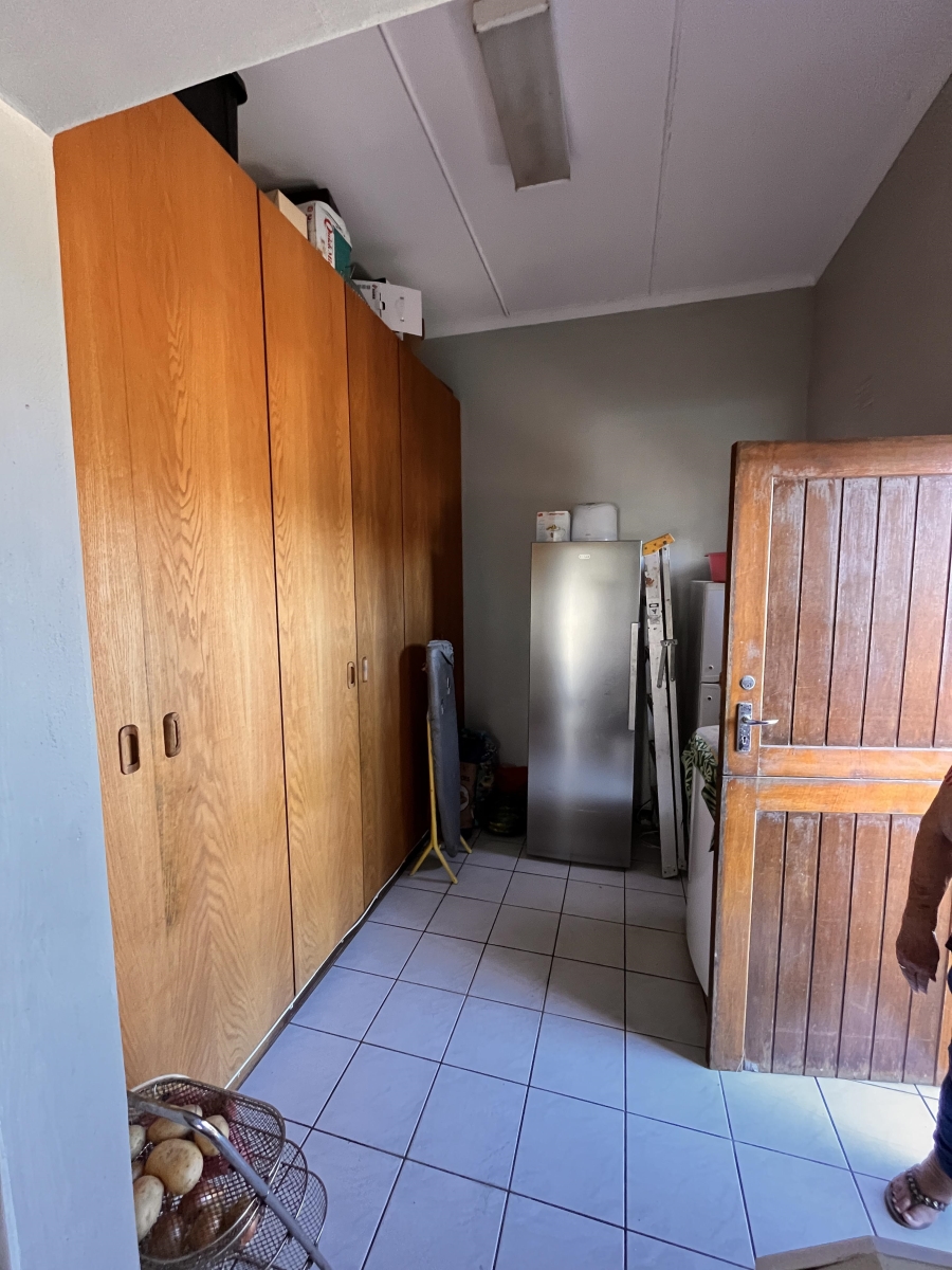 5 Bedroom Property for Sale in Lamberts Bay Western Cape